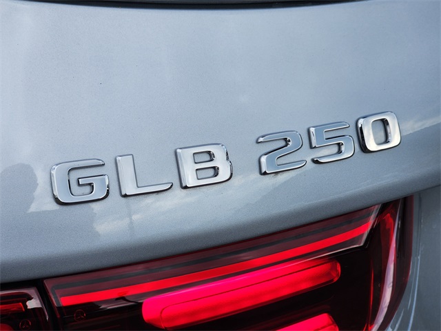2026 Mercedes Benz GLB 250 4MATIC photo 13
