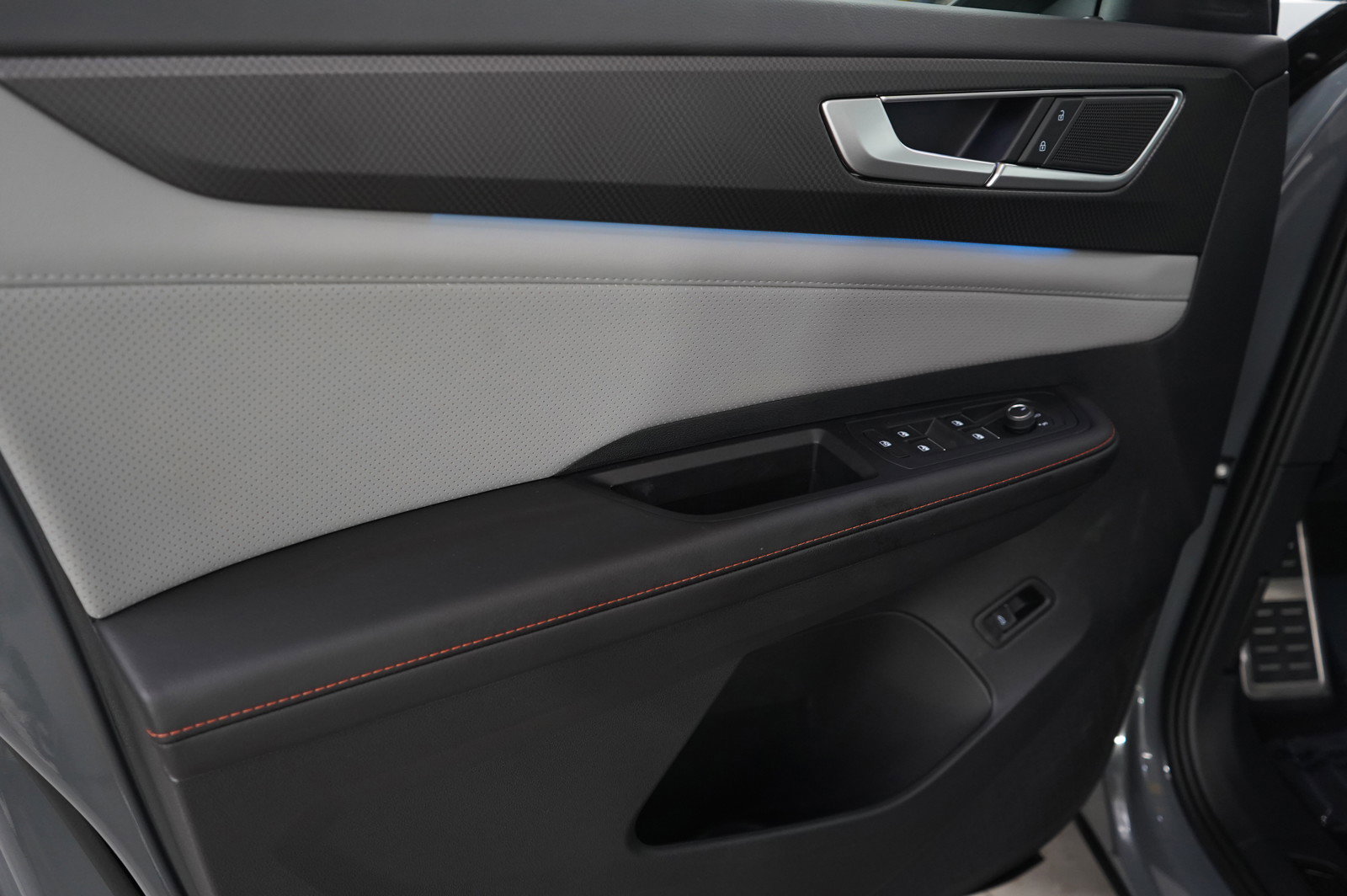 2024 Volkswagen Atlas Peak Edition SE Technology photo 26