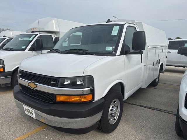 2025 Chevrolet Express Cutaway Base's photo