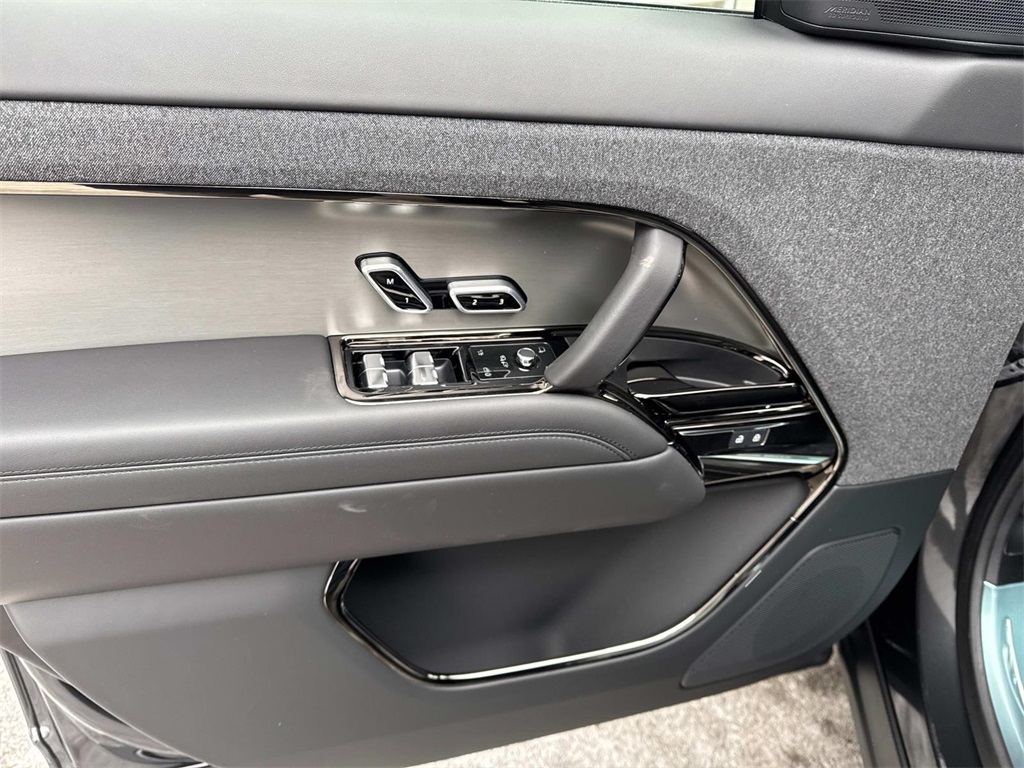 2025 Land Rover Range Rover Sport SE photo 16