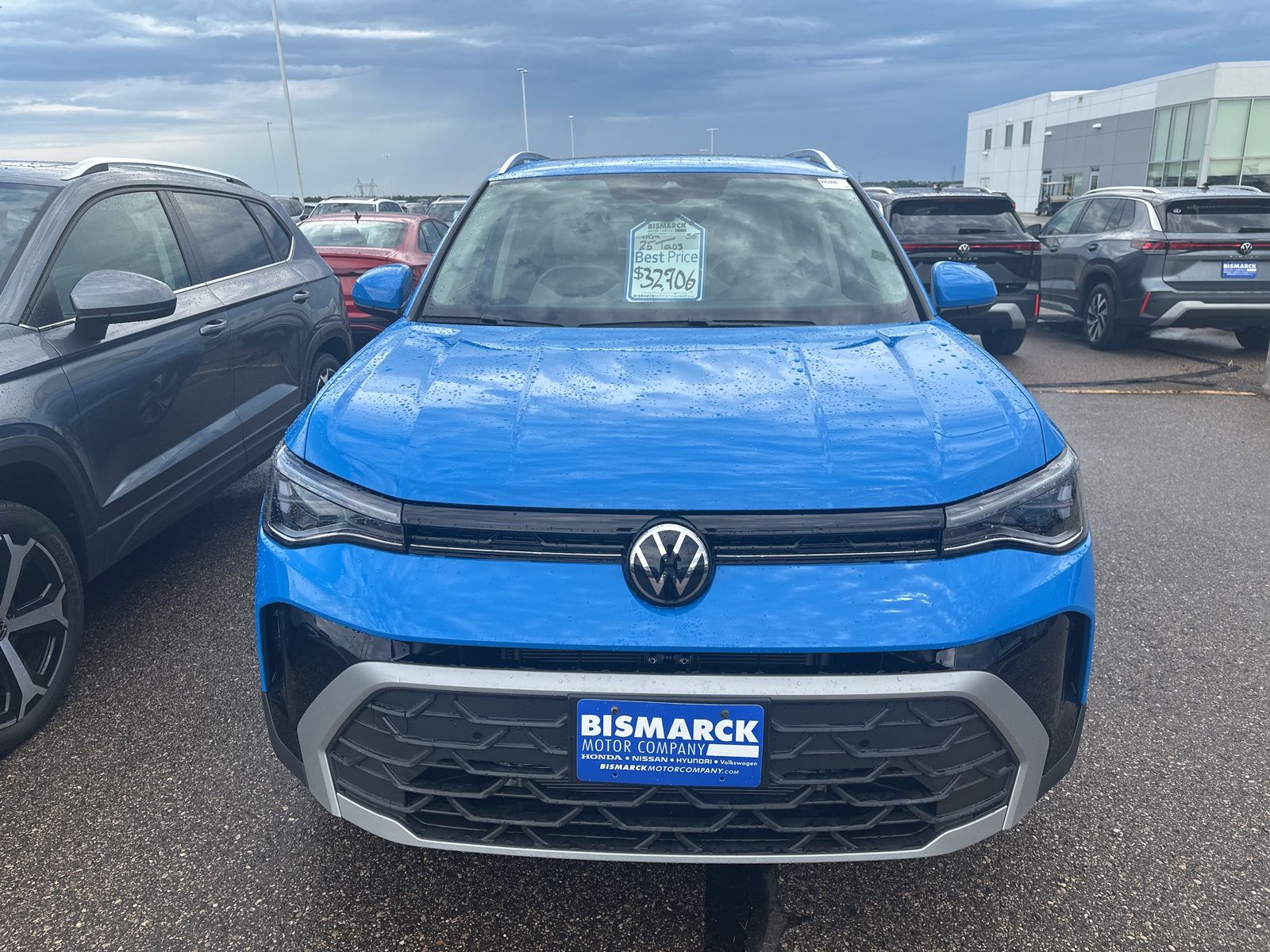 2025 Volkswagen Taos SE photo 3