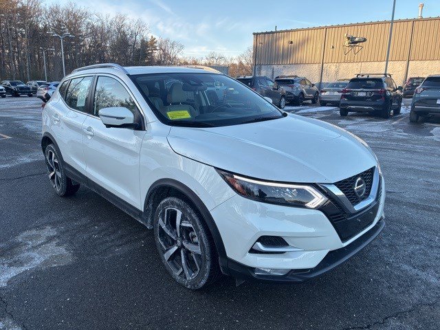 2022 Nissan Rogue Sport SL's photo