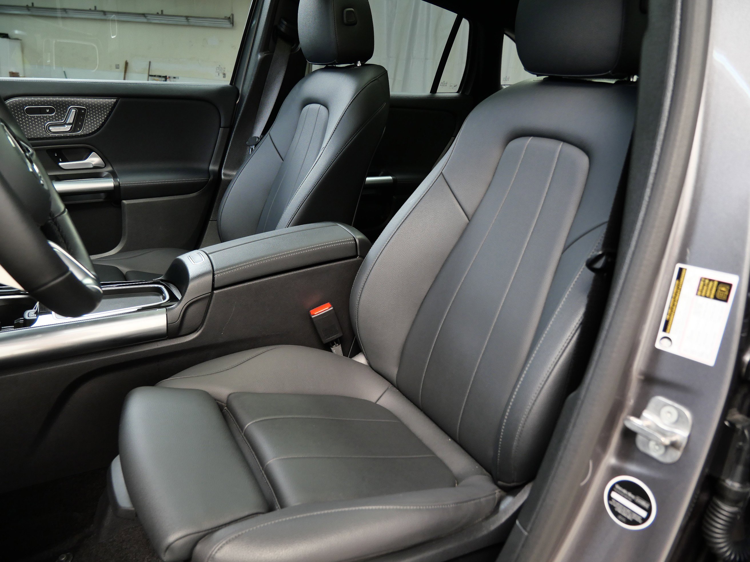 2025 Mercedes Benz GLA 250 4MATIC photo 3