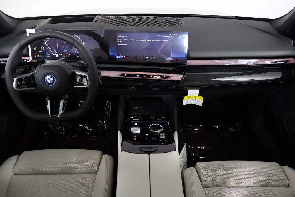 2026 Bmw 550e xDrive photo 4
