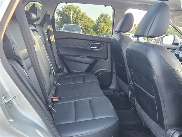 2021 Nissan Rogue SV photo 16