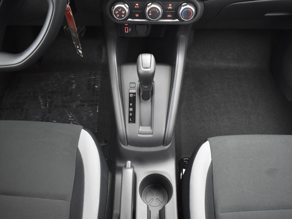 2025 Nissan Versa 1.6 S photo 12