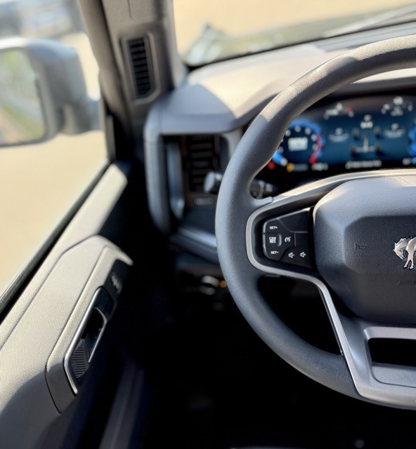 2025 Ford Bronco Base photo 14