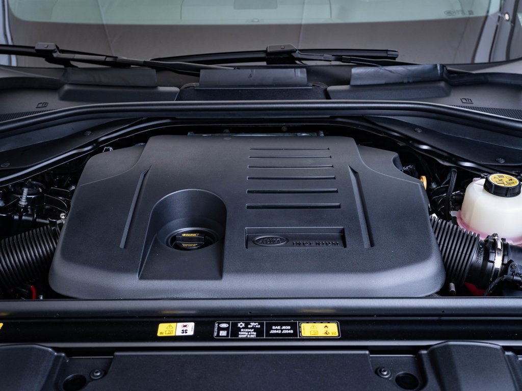 2025 Land Rover Range Rover SE photo 36