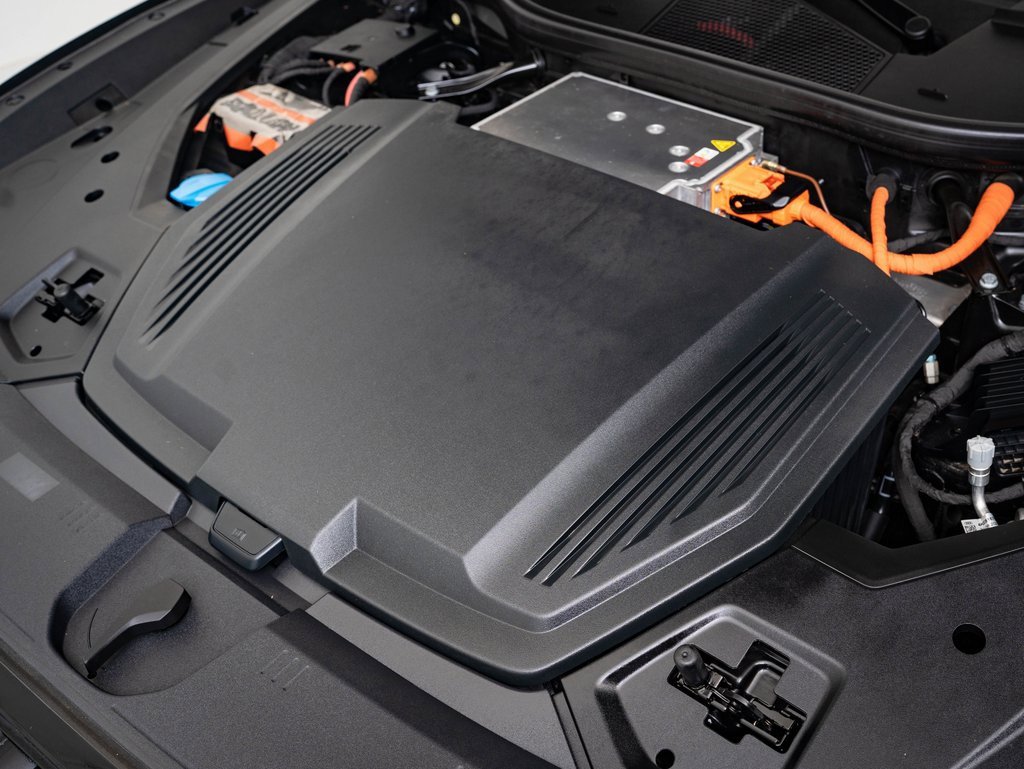 2022 Audi e-tron Premium photo 38