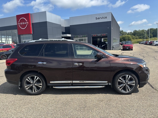 Used 2019 Nissan Pathfinder Platinum with VIN 5N1DR2MM2KC581952 for sale in Rochester, Minnesota