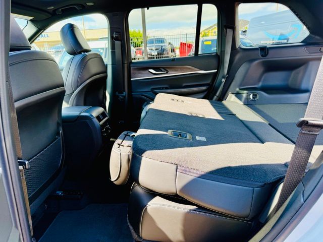 2025 Jeep Grand Cherokee Limited photo 27