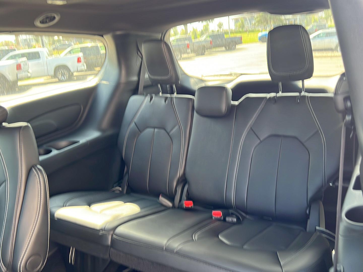 2026 Chrysler Pacifica photo 19