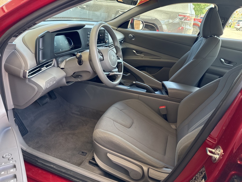 2024 Hyundai Elantra SE photo 14