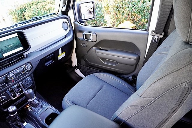 New 2026 Bright White Clear-Coat Exterior Paint Jeep Sport image 26