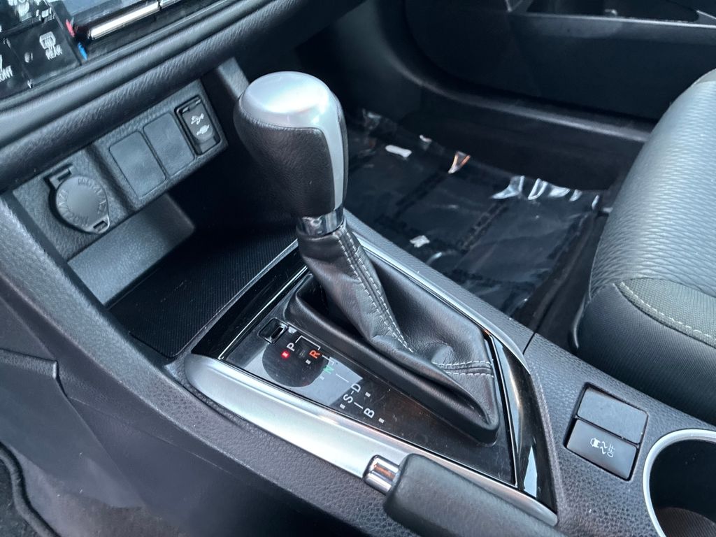 2019 Toyota Corolla L photo 22