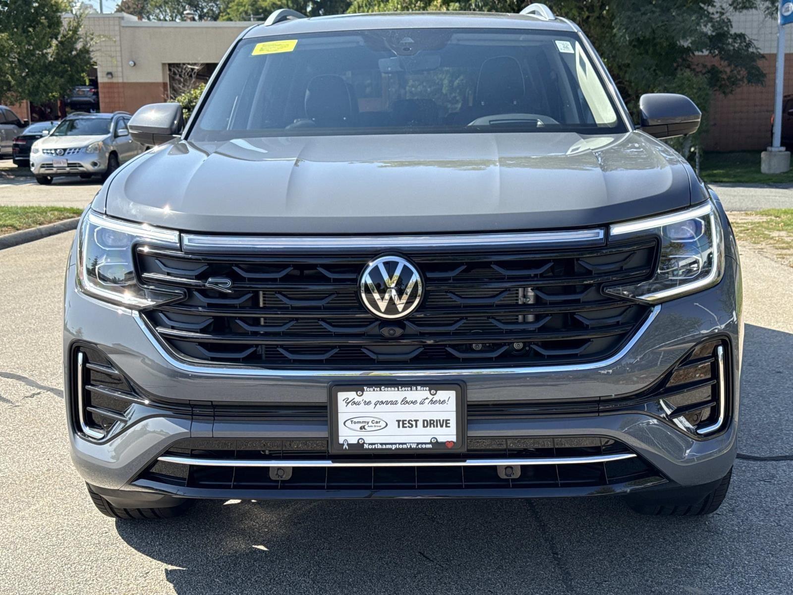 2026 Volkswagen Atlas SEL Premium R-Line photo 2