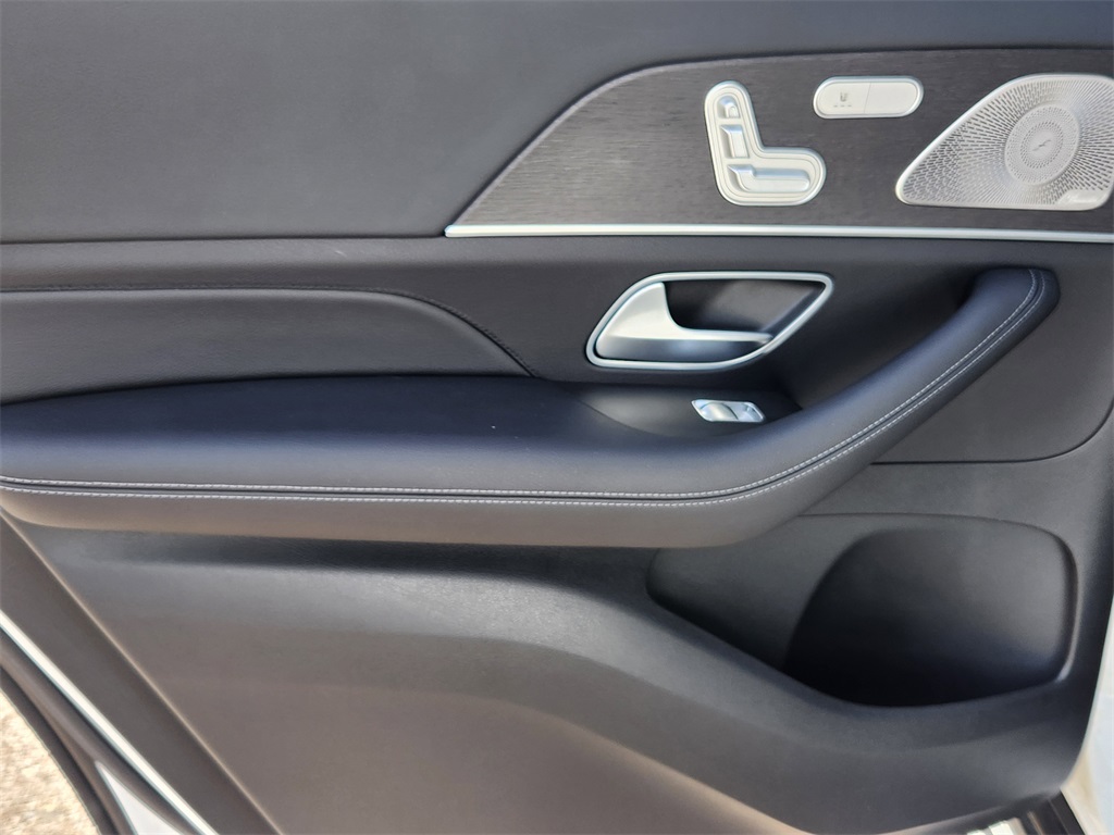 2022 Mercedes Benz GLS 450 4MATIC photo 11