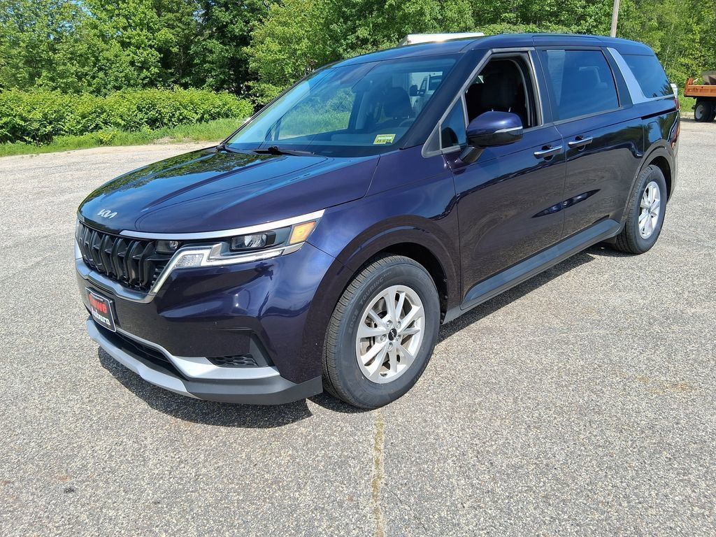 2023 Kia Carnival LX photo 2
