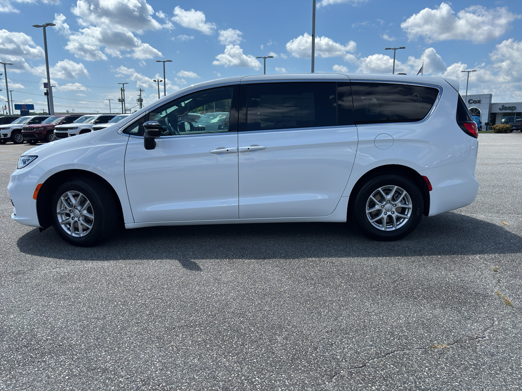 2025 Chrysler Pacifica photo 4