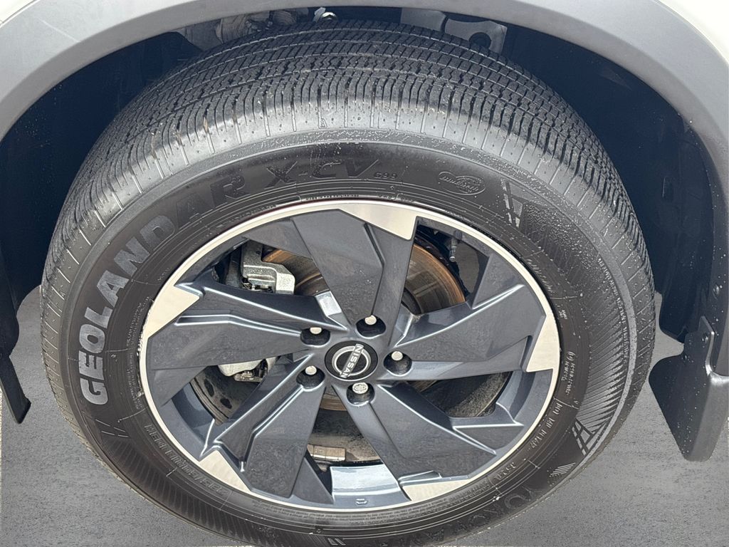 2025 Nissan Rogue SV photo 12