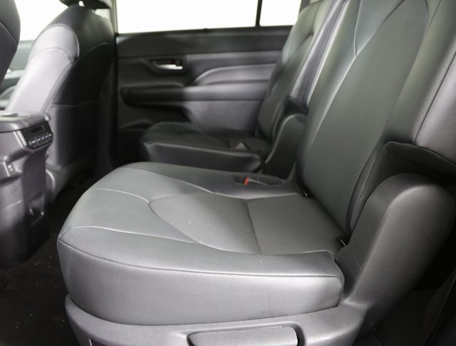 2024 Toyota Grand Highlander XLE photo 2