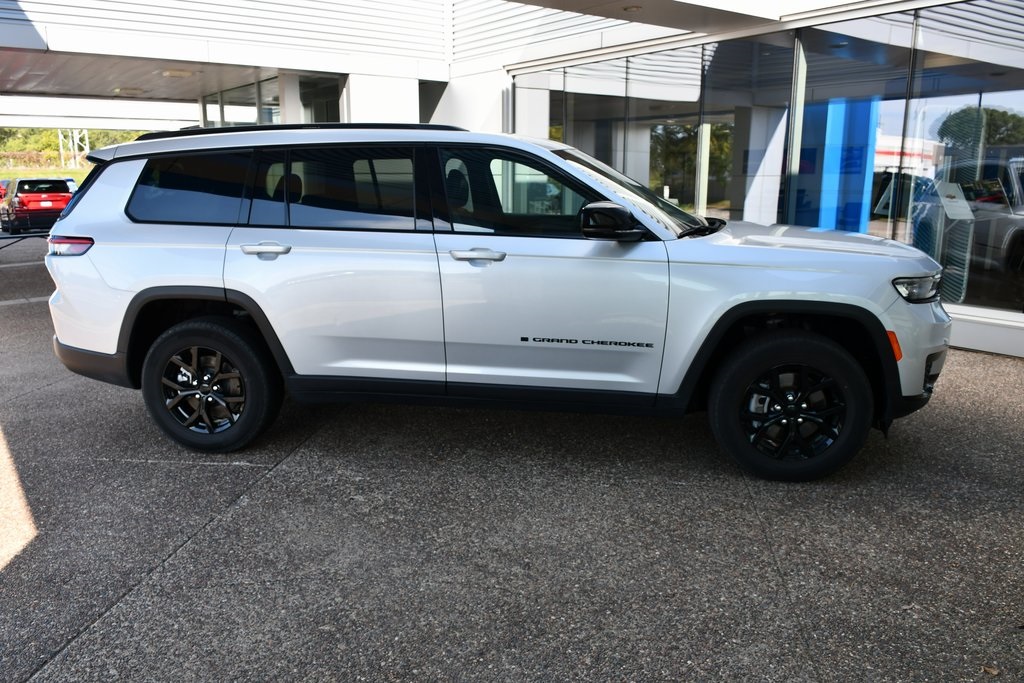 2024 Jeep Grand Cherokee Altitude photo 8