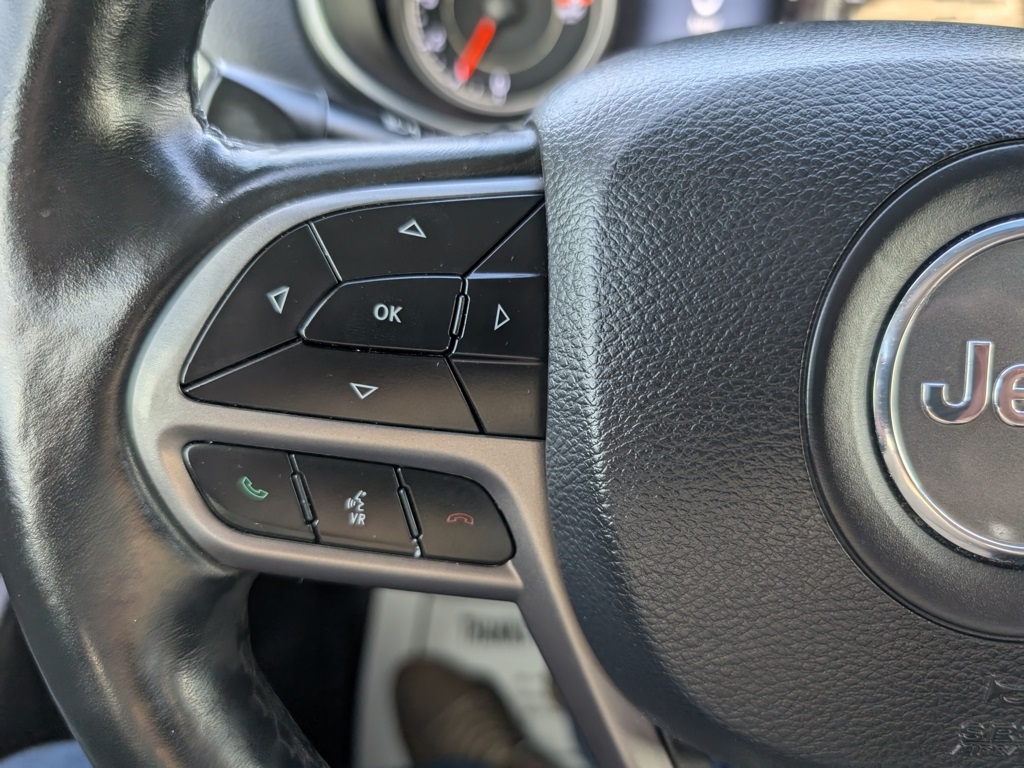 2019 Jeep Cherokee Limited photo 18