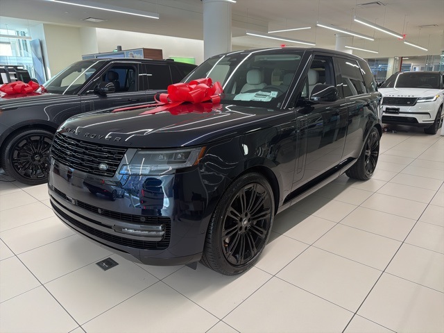 2025 Land Rover Range Rover SE's photo