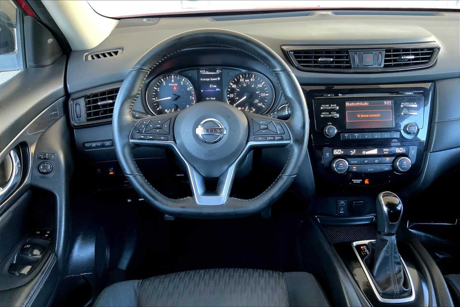 2017 Nissan Rogue SV photo 5