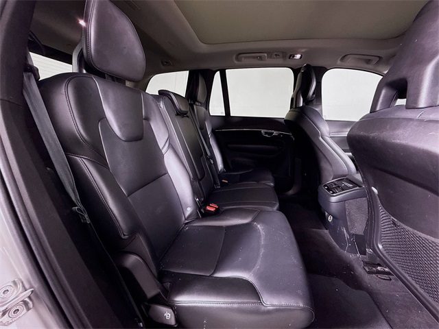 2020 Volvo XC90 T5 Momentum photo 24