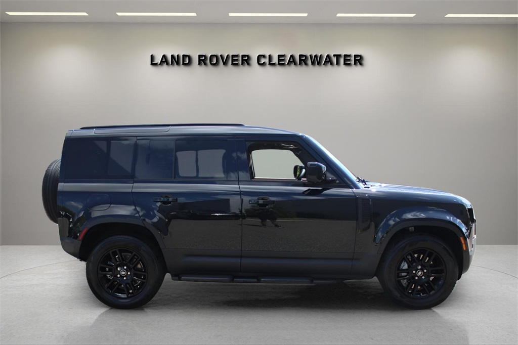2025 Land Rover Defender 110 S photo 5