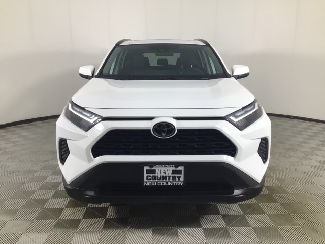 2022 Toyota RAV4 XLE photo 2
