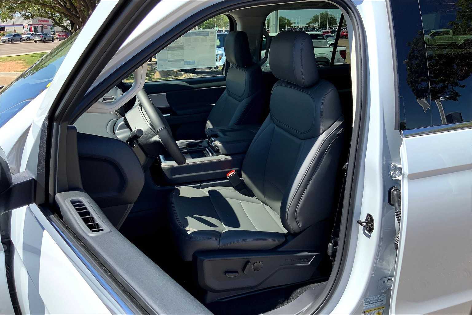 2025 Ford Expedition MAX EL photo 9