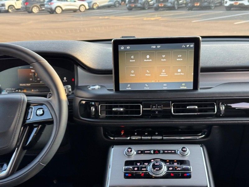 2022 Lincoln Aviator Standard photo 15