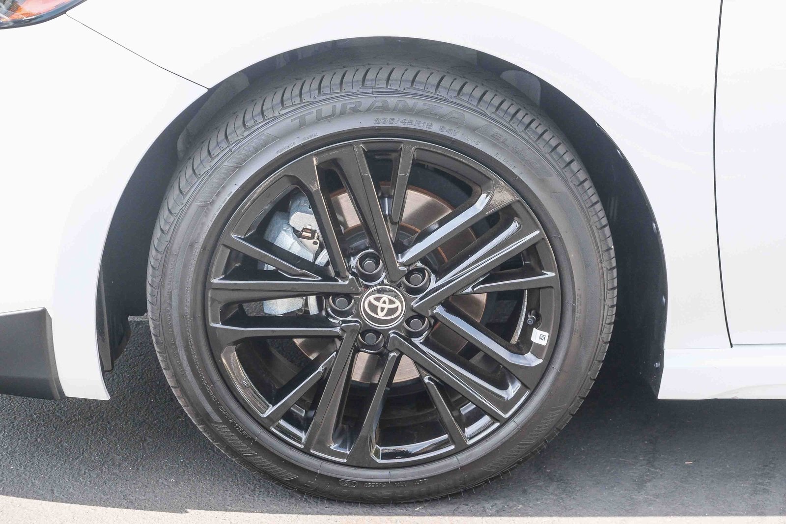 2025 Toyota Camry SE photo 5