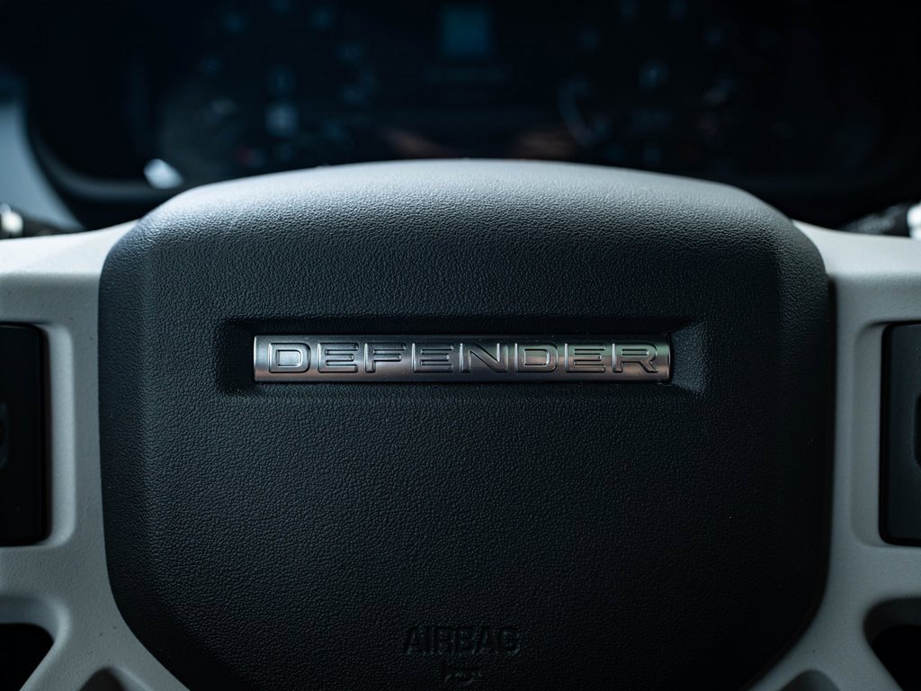 2025 Land Rover Defender 110 X-Dynamic SE photo 26