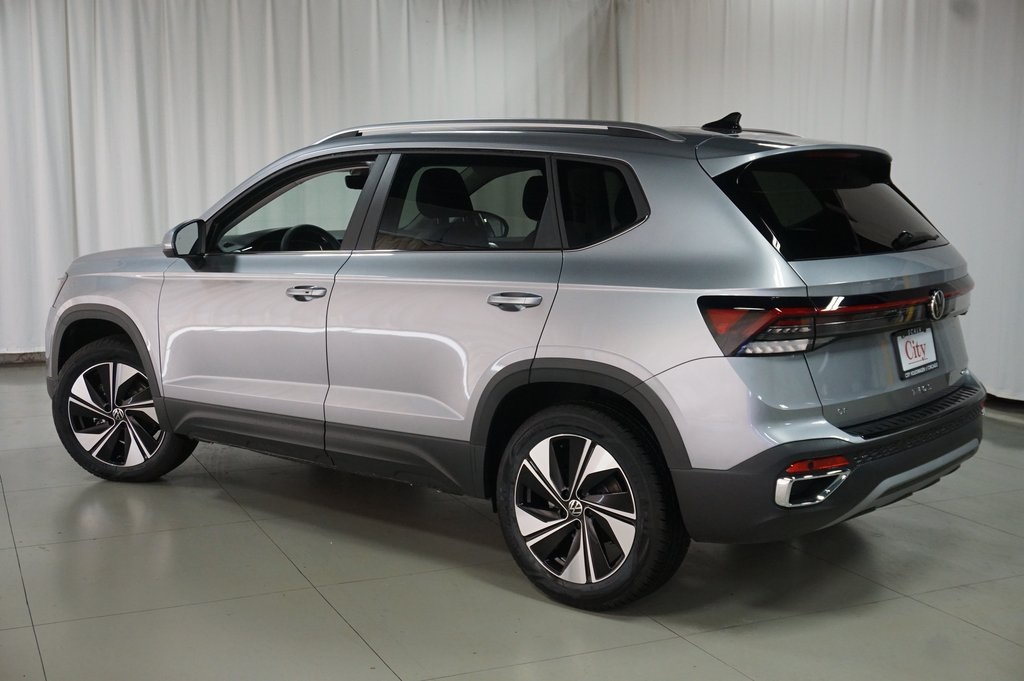 2025 Volkswagen Taos SE photo 7