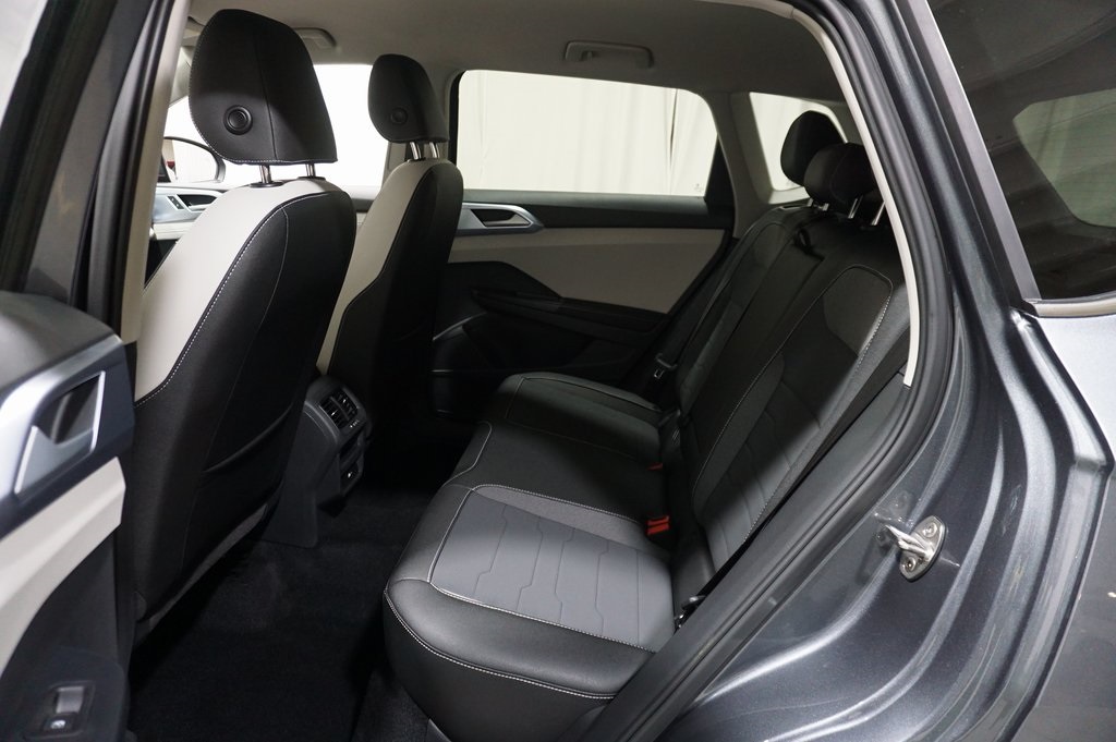 2025 Volkswagen Taos SE photo 11