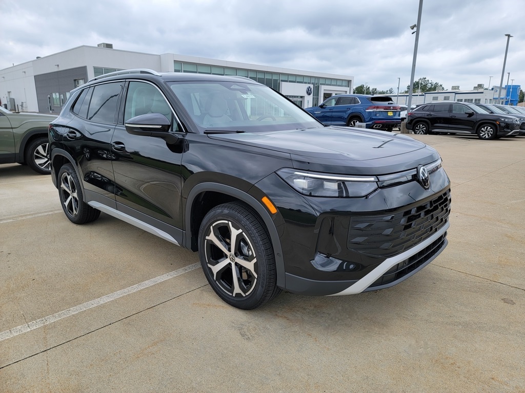 2025 Volkswagen Tiguan SE's photo