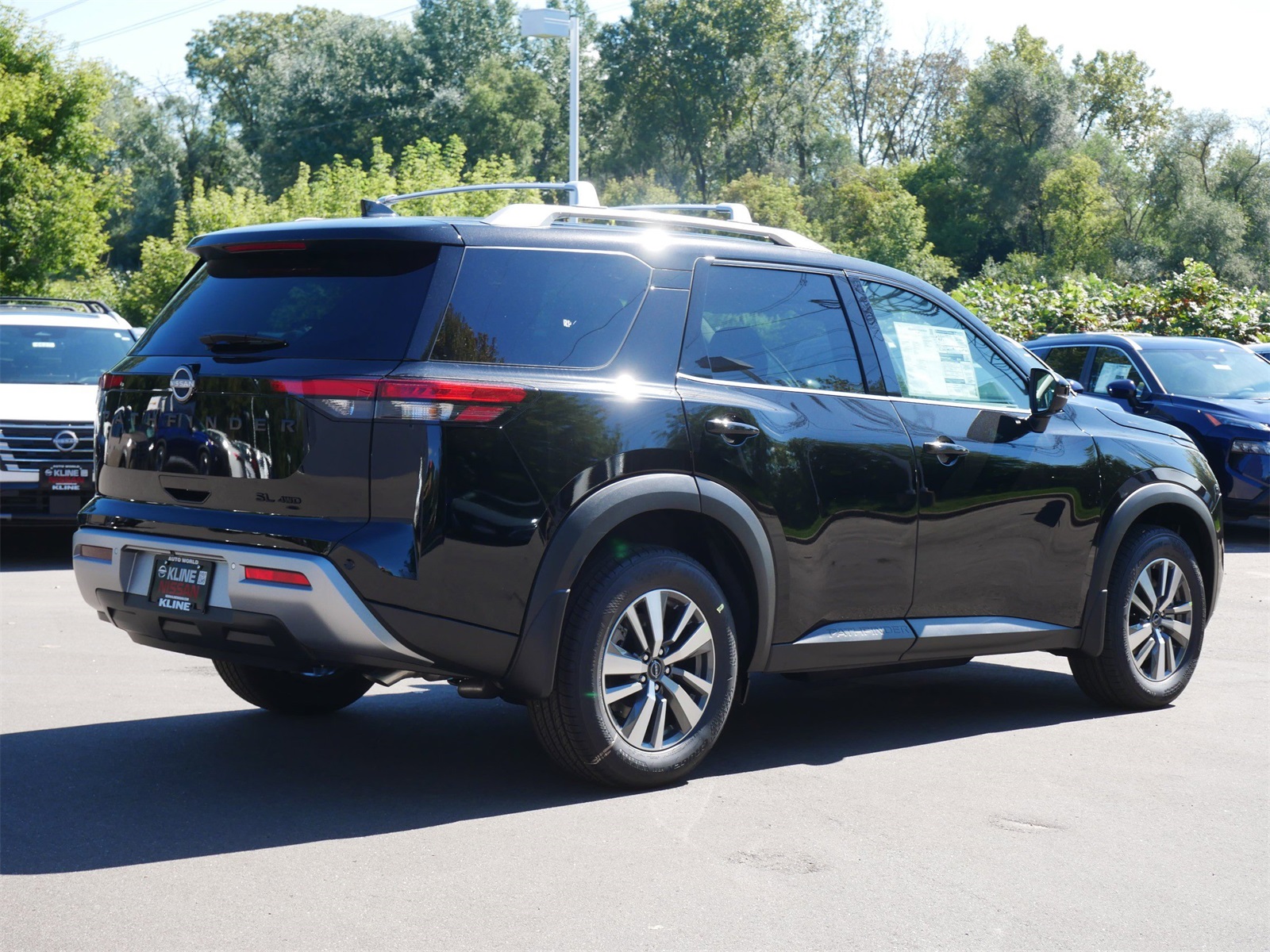 2025 Nissan Pathfinder SL photo 12
