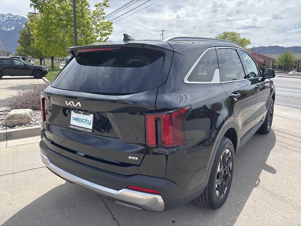 2024 Kia Sorento S photo 5