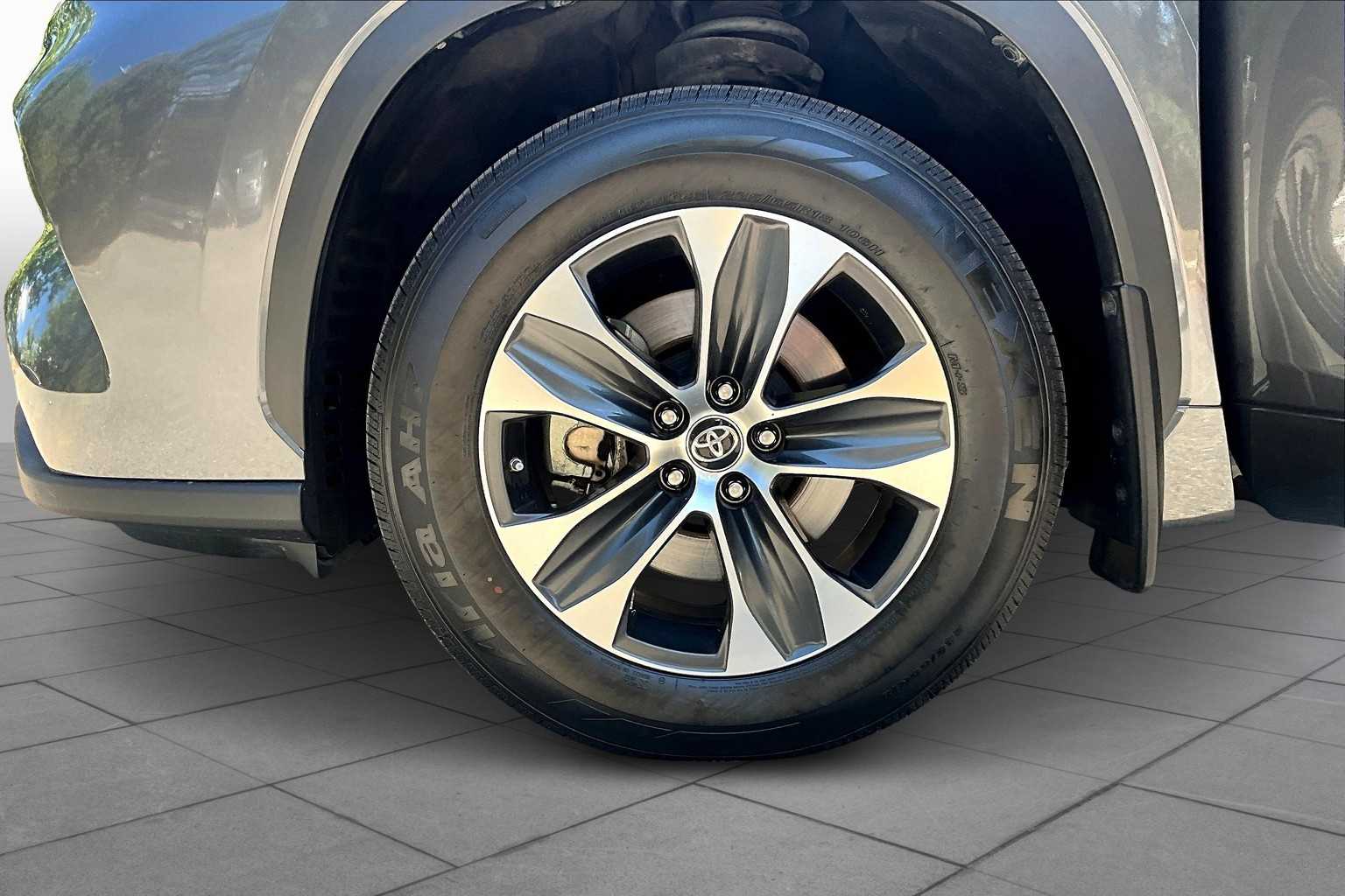 2023 Toyota Highlander XLE photo 10