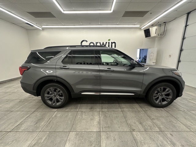 2025 Ford Explorer photo 4