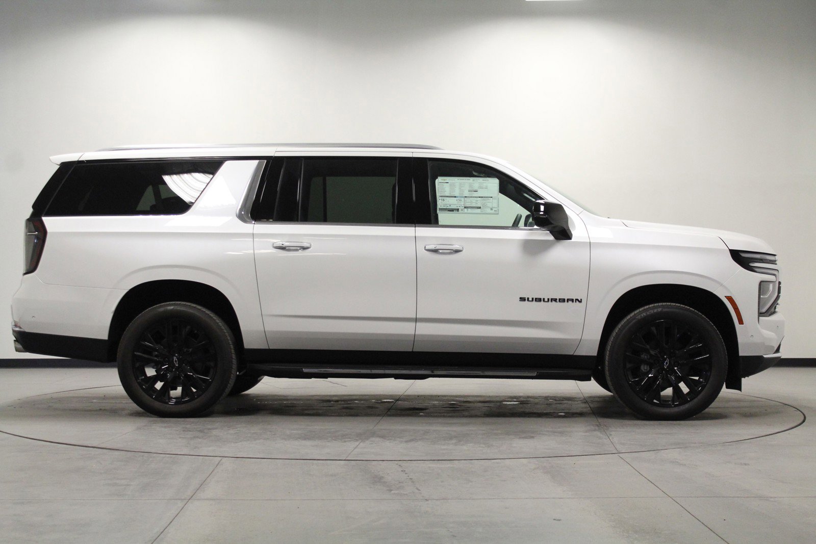 2025 Chevrolet Suburban Premier photo 2