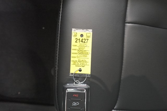 2025 Jeep Grand Cherokee Limited photo 34