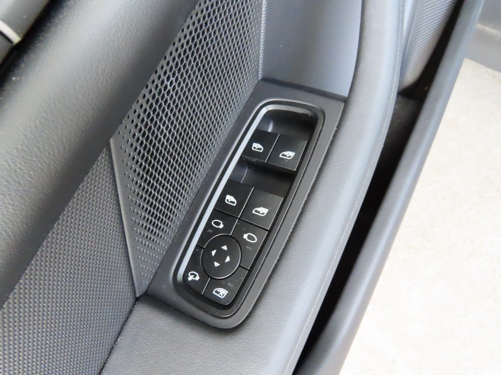 2023 Porsche Taycan photo 42