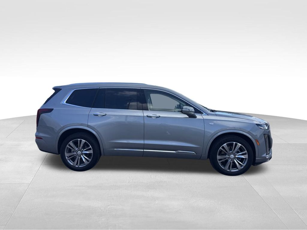 2025 Cadillac XT6 Premium Luxury photo 3