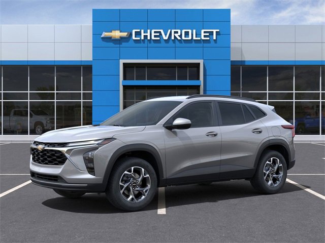 2025 Chevrolet Trax LT photo 2