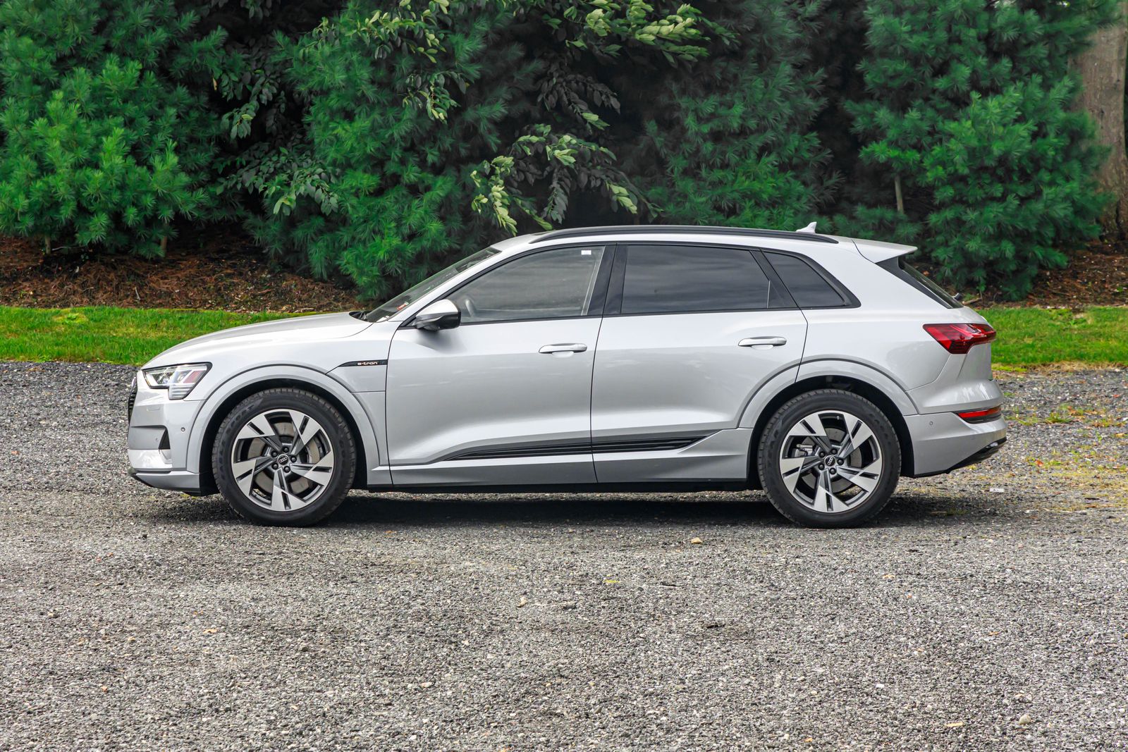 2022 Audi e-tron Premium photo 3