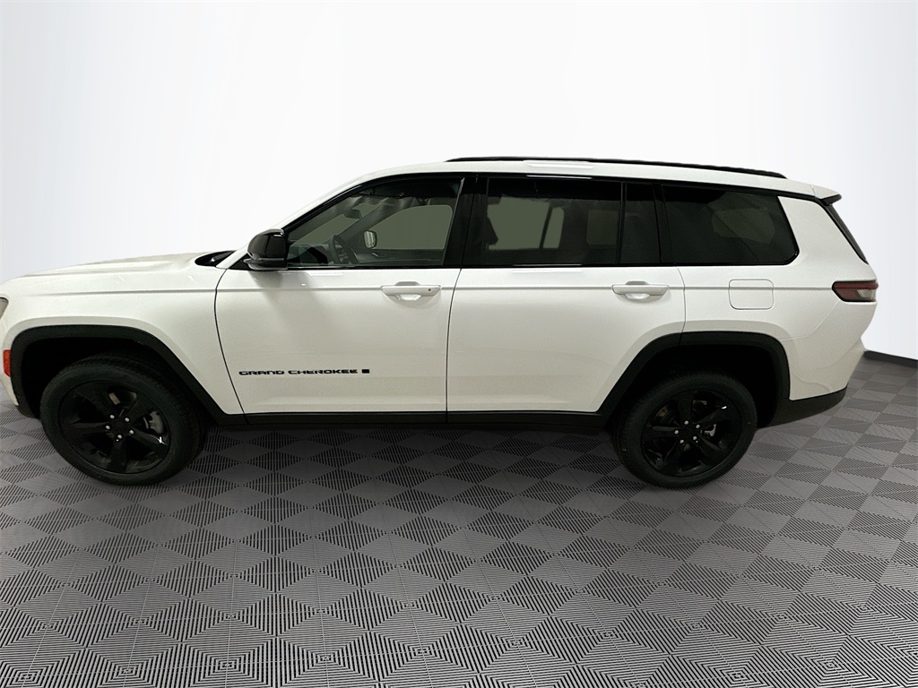2025 Jeep Grand Cherokee Limited photo 2